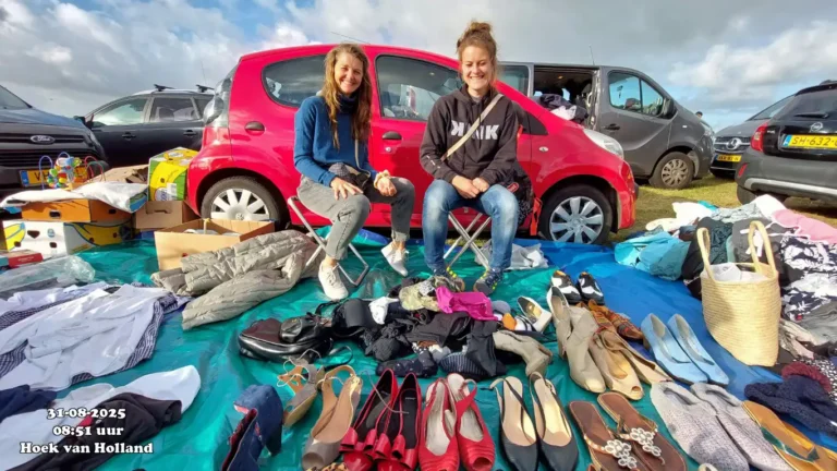 Kofferbak rommelmarkt in Hoek van Holland